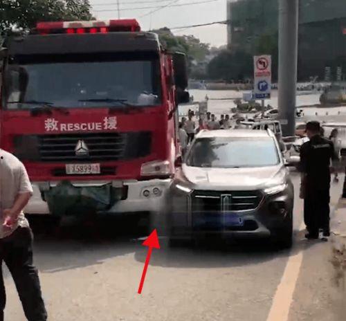 消防车爆料视频,紧急救援瞬间，揭秘火灾现场惊心动魄一幕  第1张